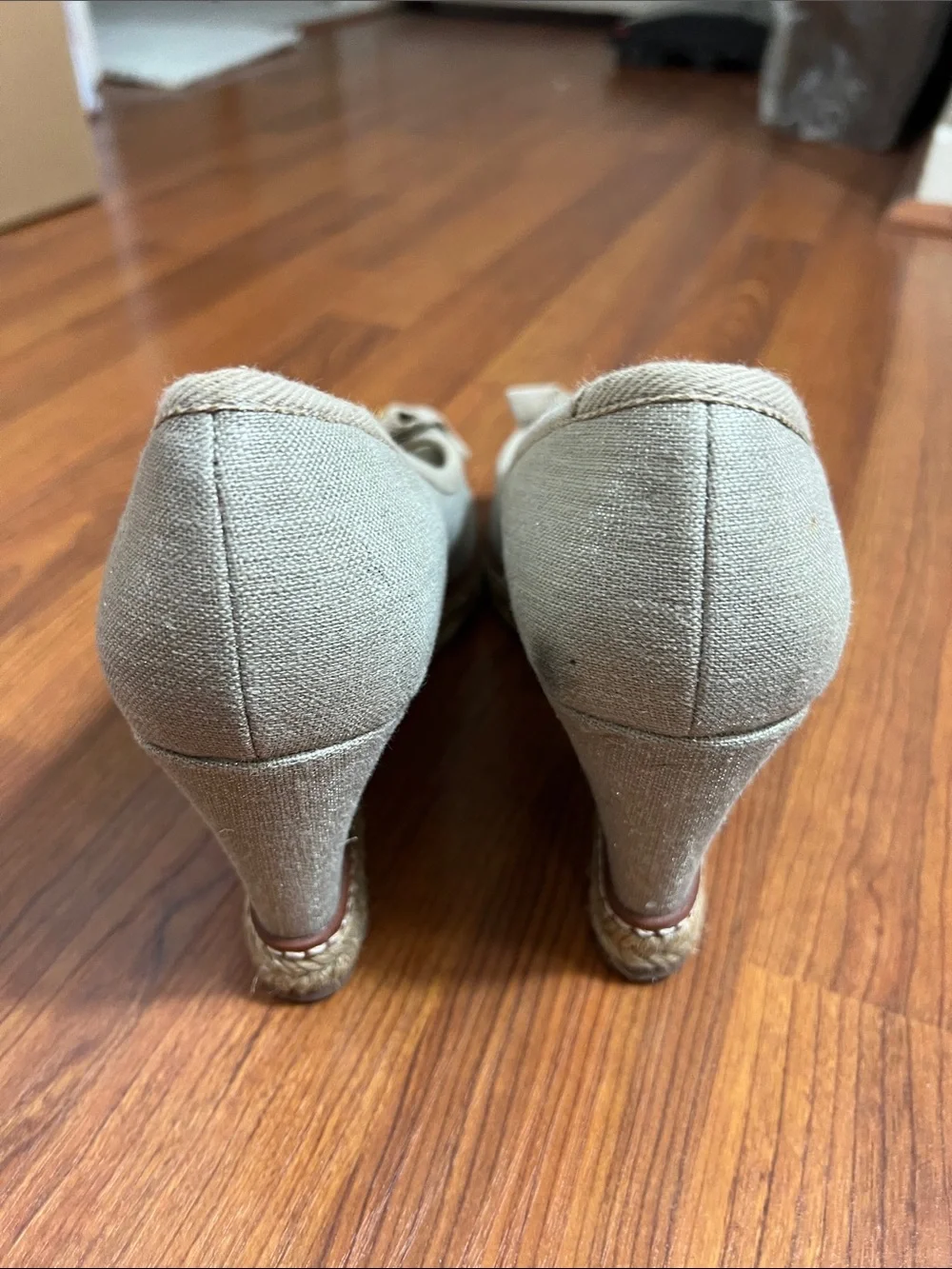 Tory Burch Sz 10.5 M Jackie Wedges Metallic Shimmer Bow Accent Tan/Taupe